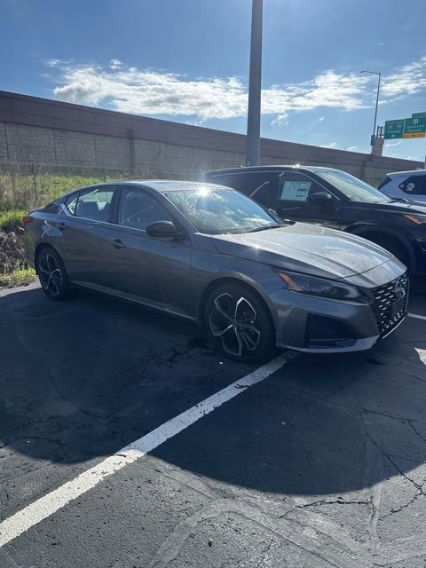 Certified 2023 Nissan Altima 2.5 SR w/ SR Premium Package AWD/4WD image 2