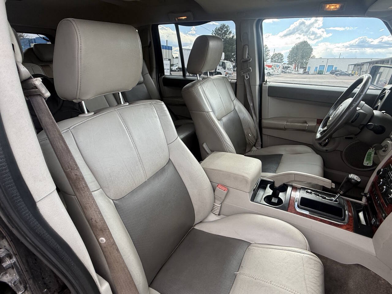 Used 2006 Jeep Commander Limited w/ Trailer Tow Group IV RWD image 24