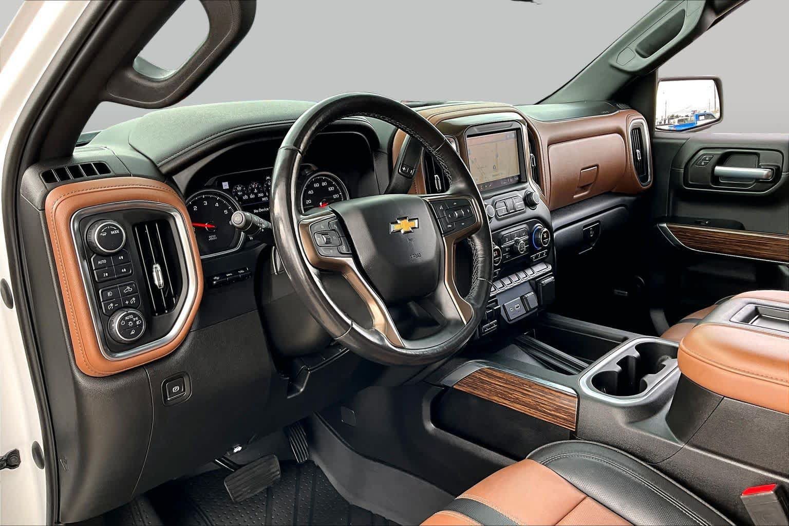 Used 2021 Chevrolet Silverado 1500 High Country w/ Technology Package AWD/4WD image 17