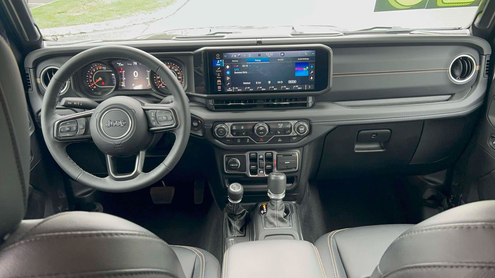 Used 2025 Jeep Gladiator Sport AWD/4WD image 16
