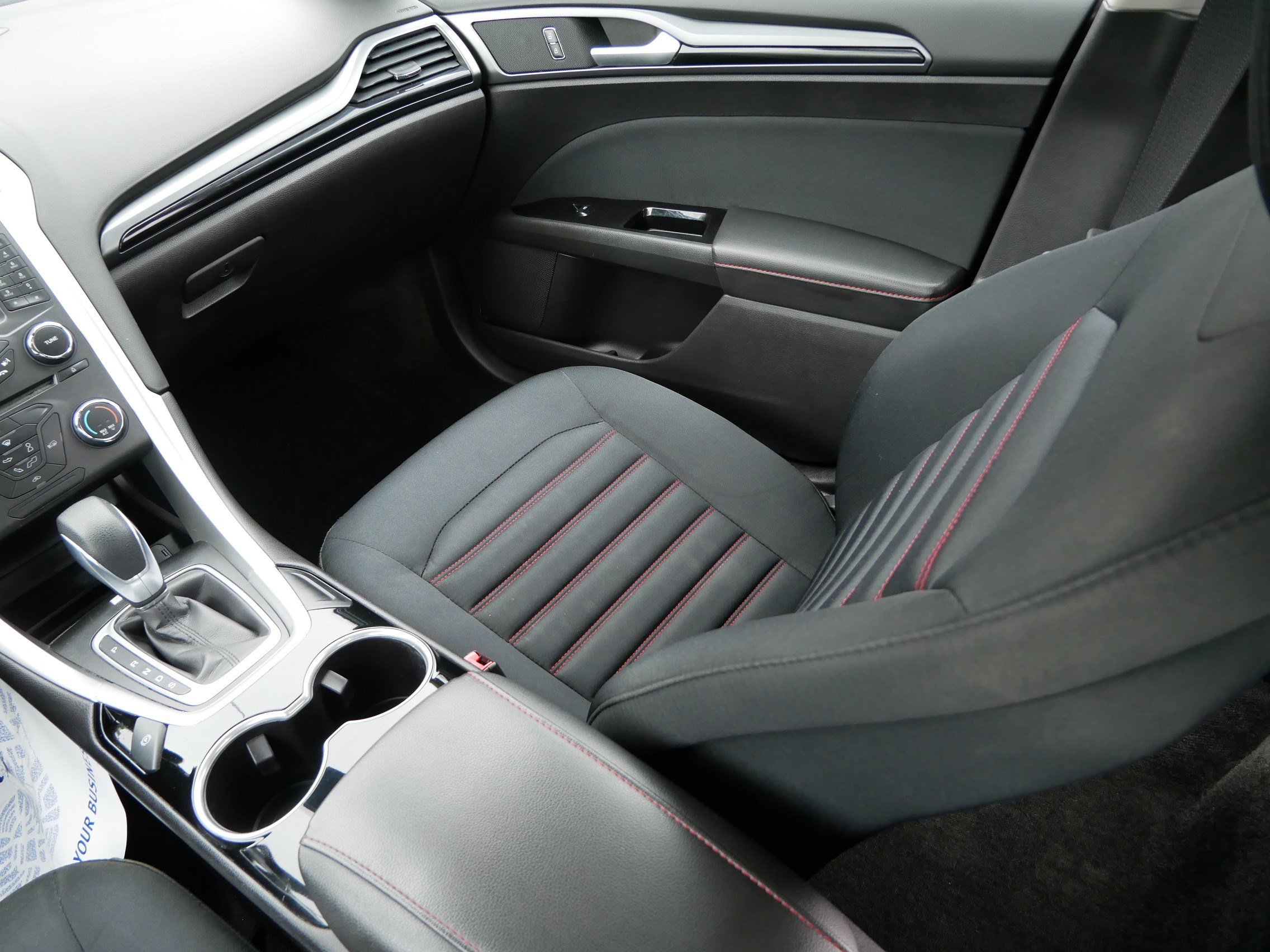 Used 2016 Ford Fusion SE image 11