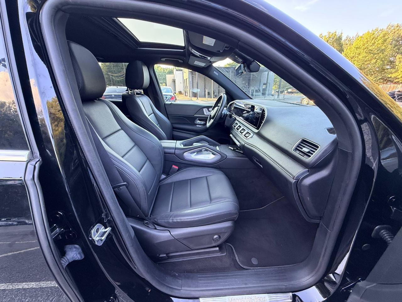 Used 2021 Mercedes-Benz GLE 350 w/ AMG Line Exterior image 16