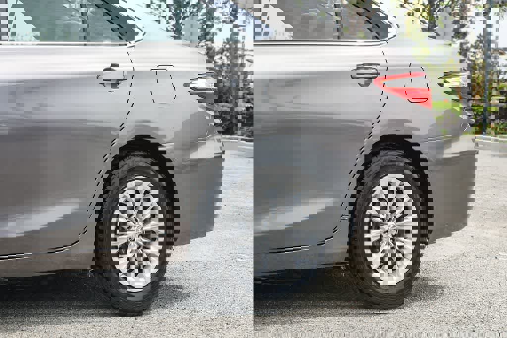 Used 2015 Toyota Camry LE FWD image 11