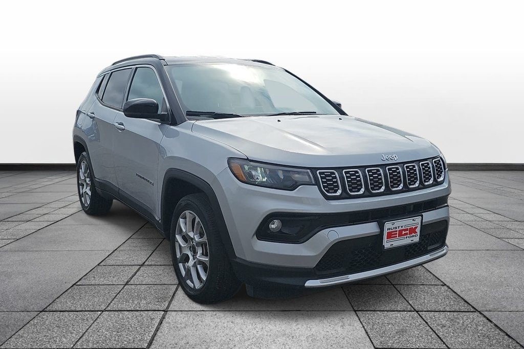 Used 2025 Jeep Compass Limited AWD/4WD image 3