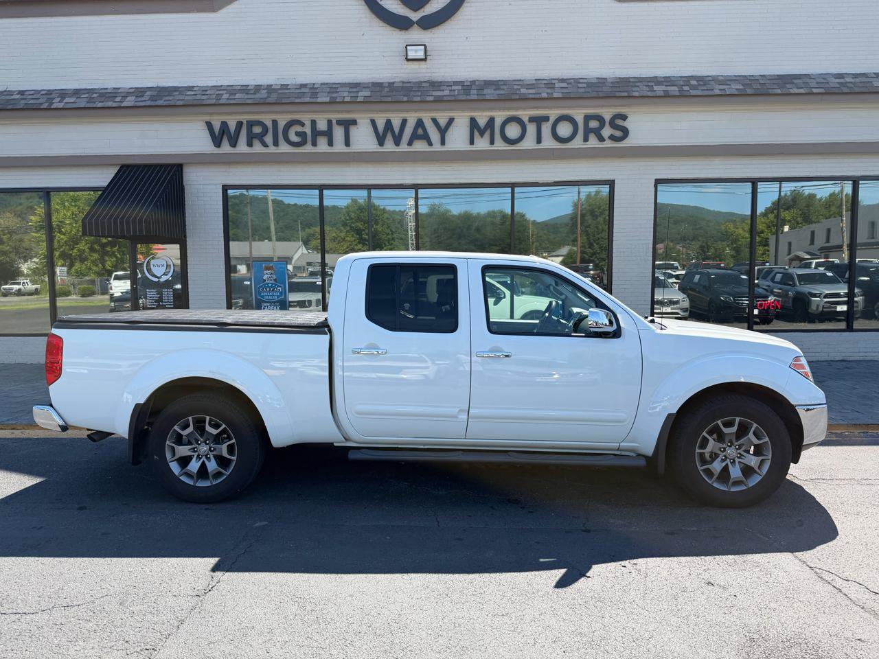 Used 2016 Nissan Frontier SL AWD/4WD image 2