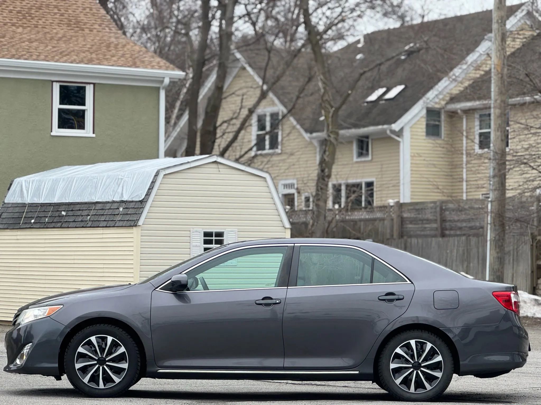 Used 2014 Toyota Camry XLE w/ Leather Package FWD image 4