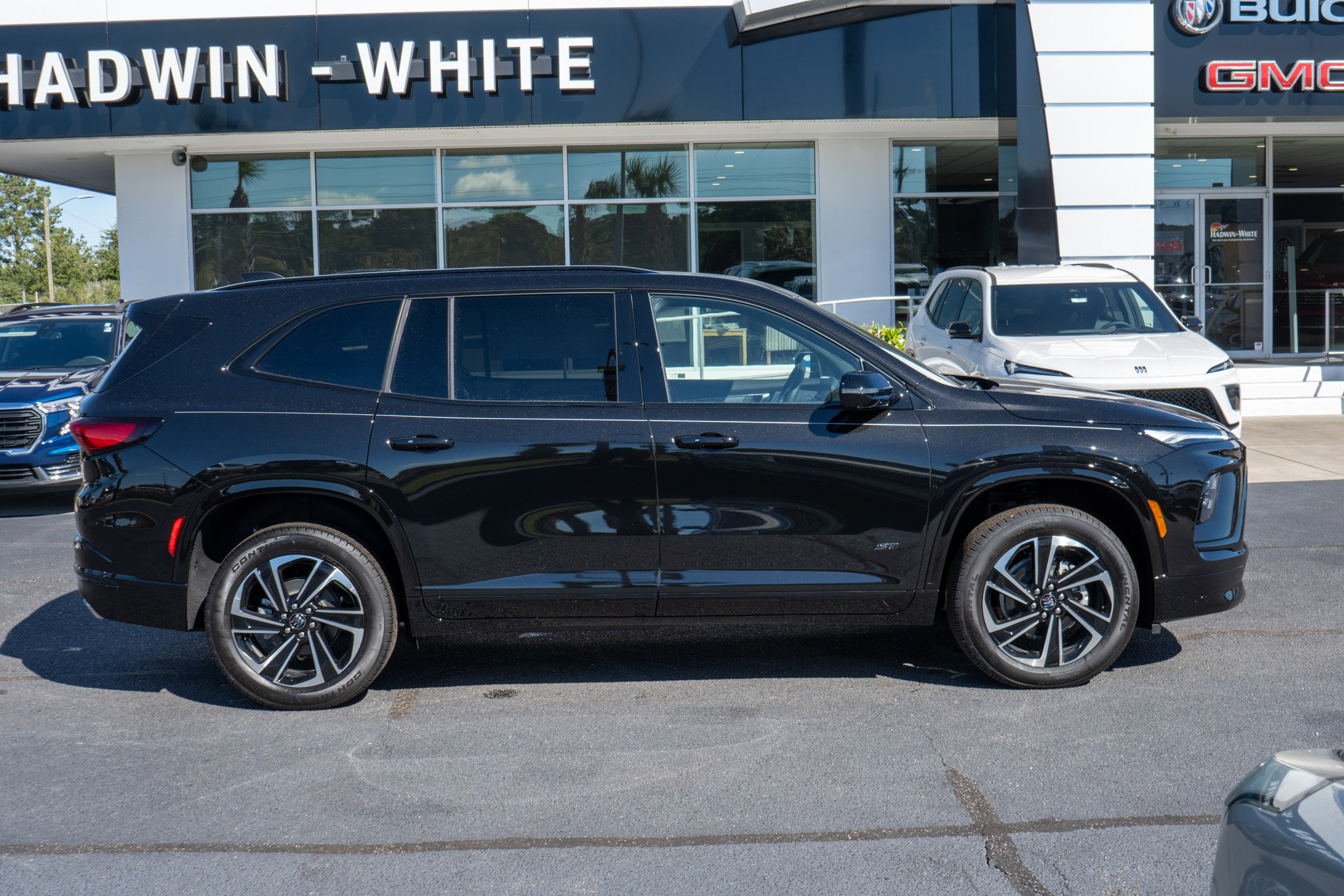 New 2026 Buick Enclave Sport Touring w/ Power Package image 2