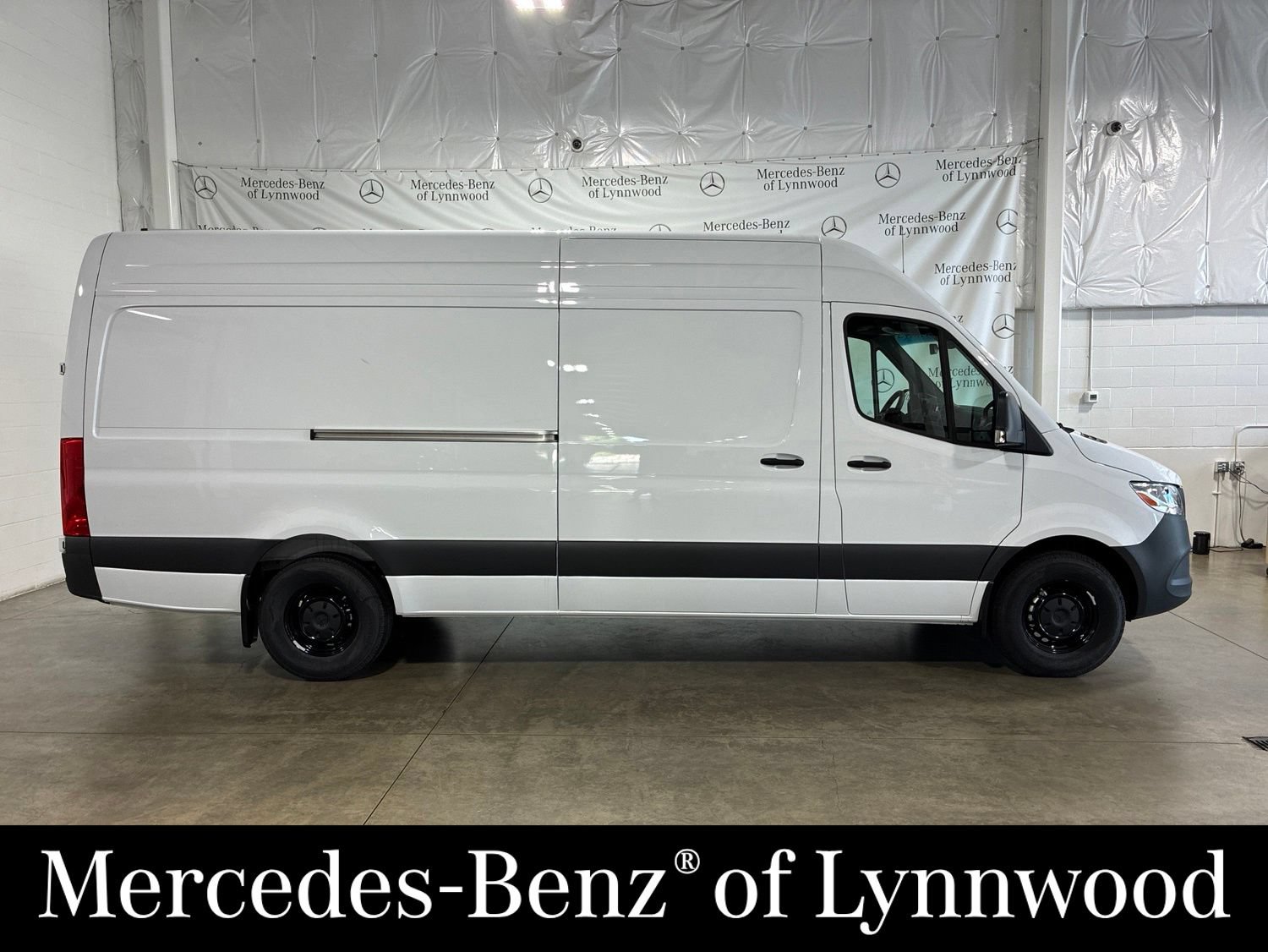 Used 2025 Mercedes-Benz Sprinter 2500 image 3