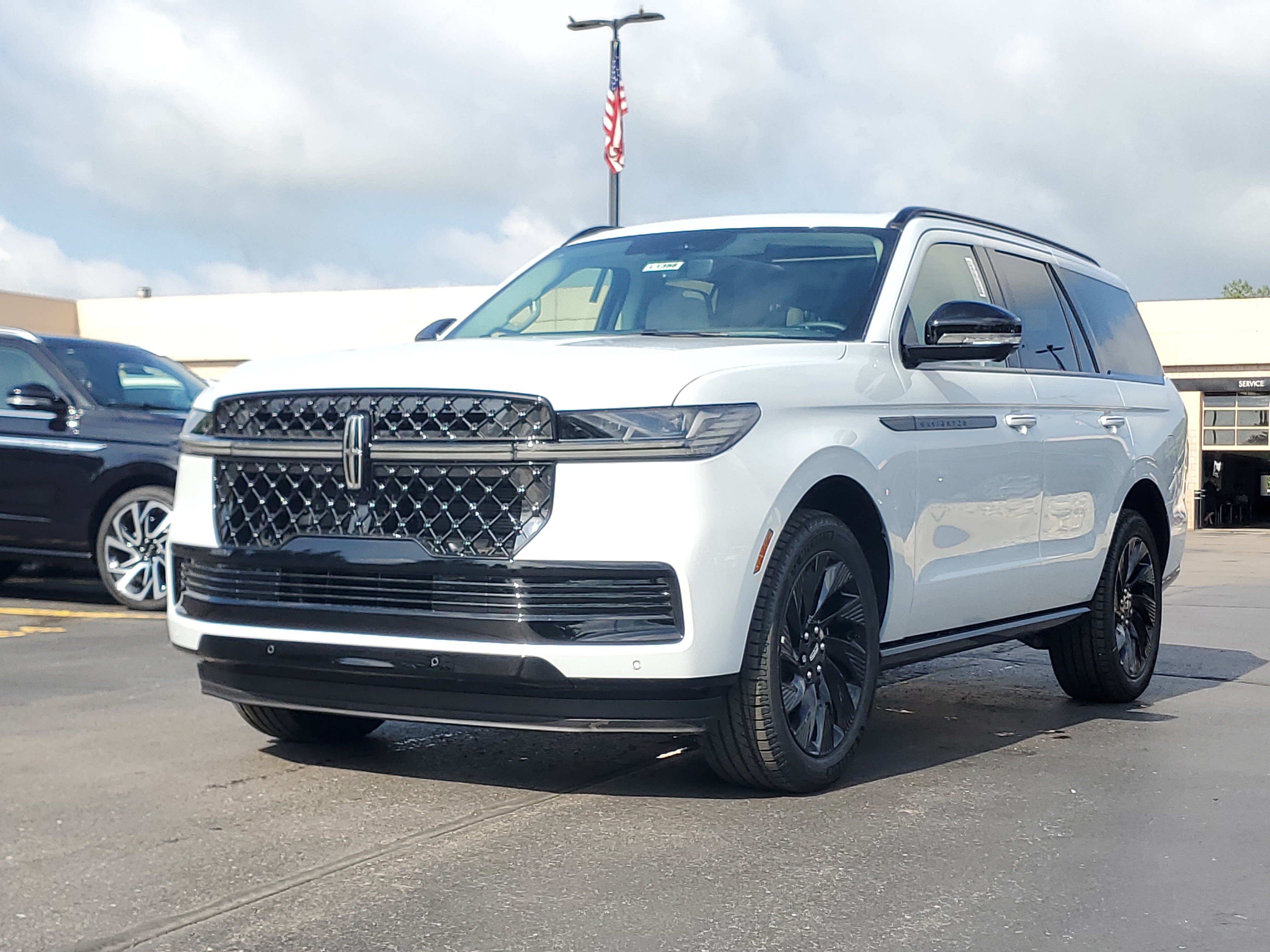 New 2026 Lincoln Navigator Reserve w/ Jet Appearance Package AWD/4WD video 2