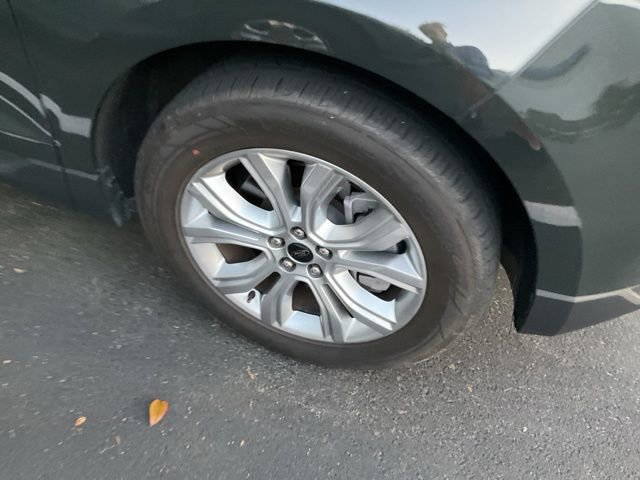 Used 2023 Ford Edge Titanium image 3