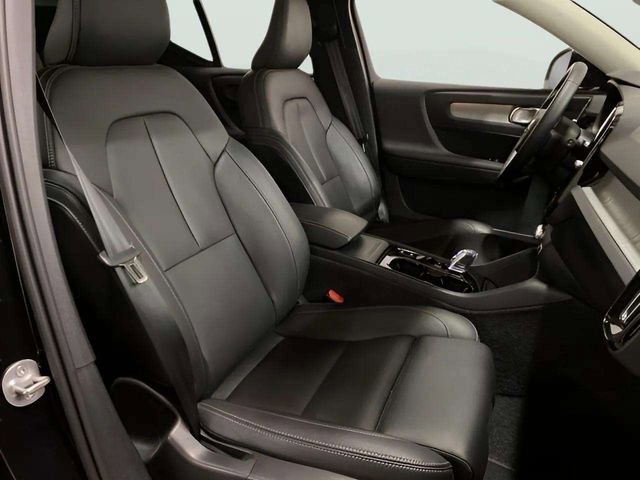 Used 2025 Volvo XC40 B5 Plus image 80