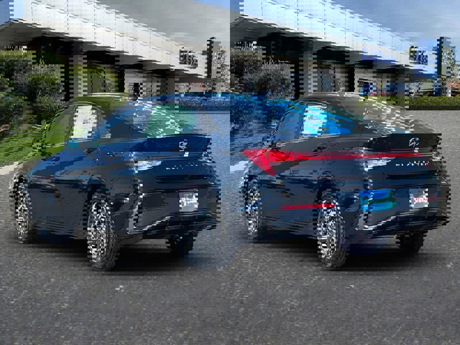 New 2025 Hyundai Elantra SEL image 7