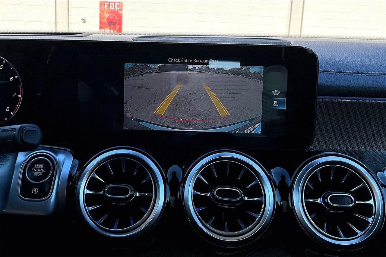 Used 2022 Mercedes-Benz GLB 35 AMG 4MATIC image 13