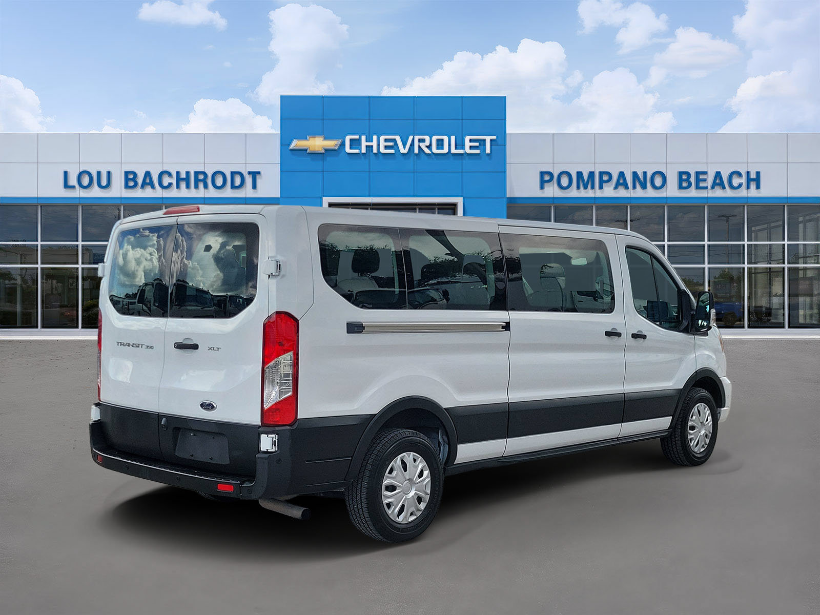 Used 2022 Ford Transit 350 XLT RWD image 3