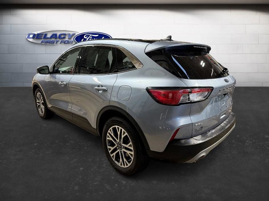 Used 2022 Ford Escape SEL image 2