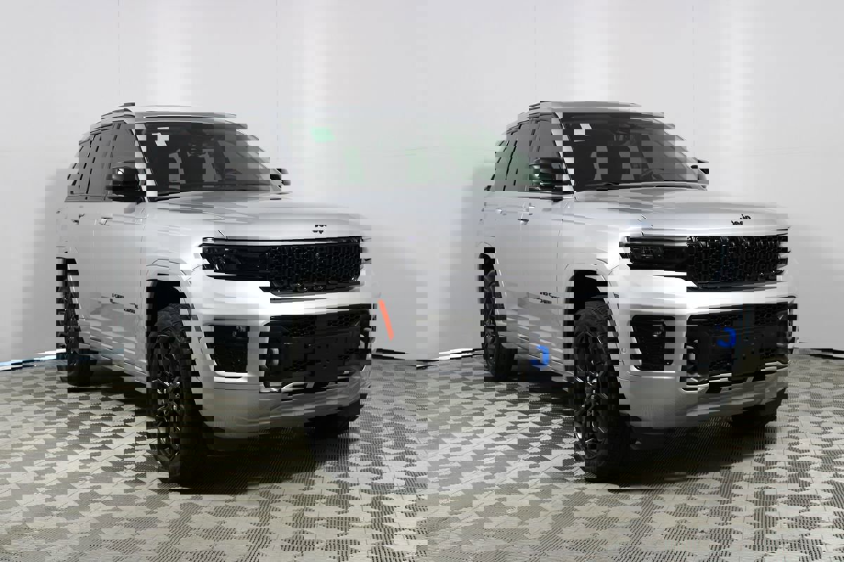 Used 2023 Jeep Grand Cherokee 30th Anniversary image 40