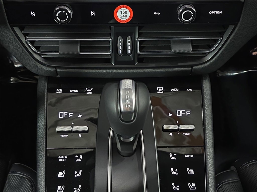 Used 2025 Porsche Macan image 19
