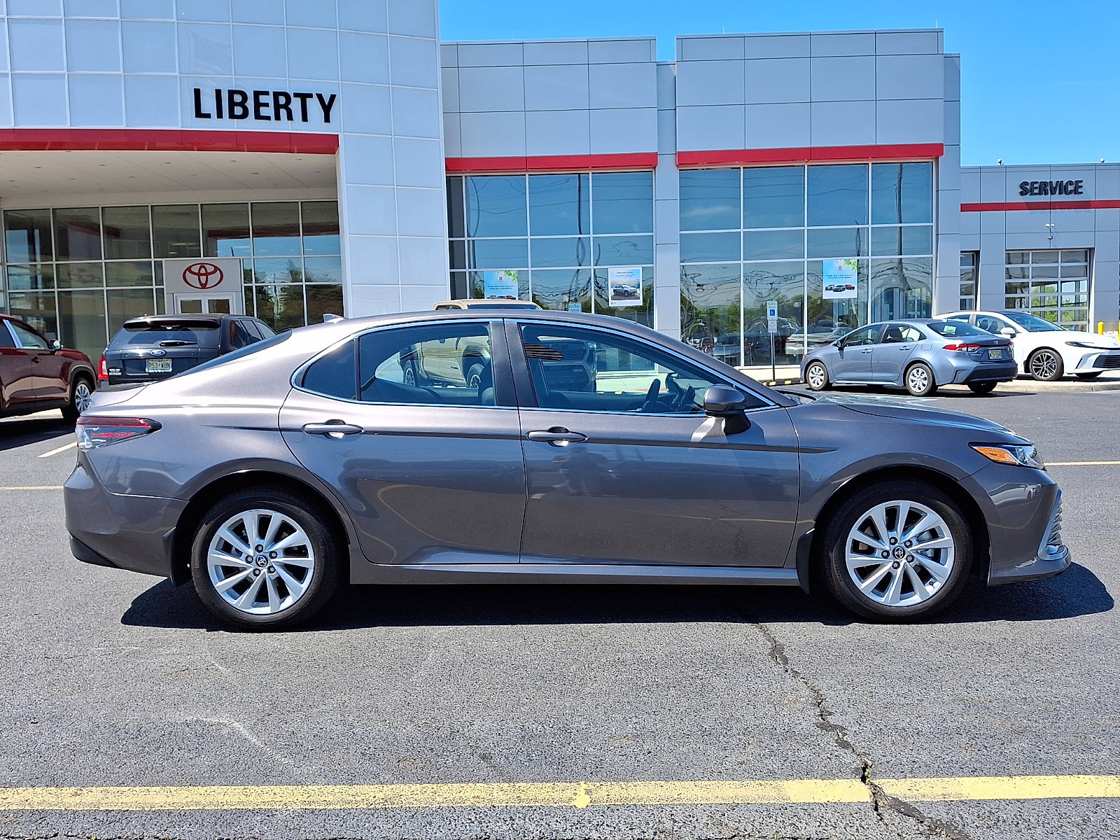 Used 2023 Toyota Camry LE AWD/4WD image 7