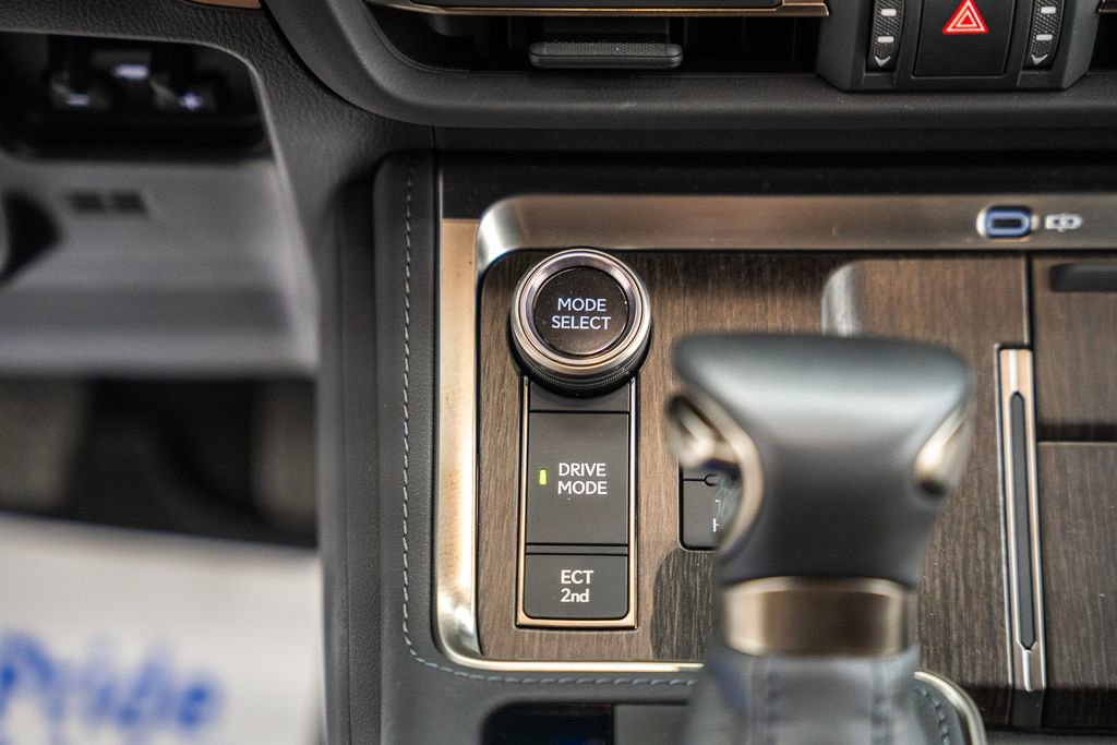 Used 2025 Lexus GX 550 w/ Cold Area Package image 27