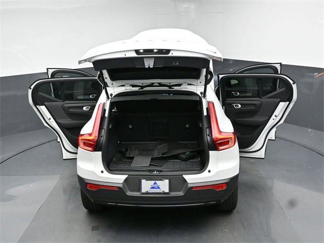 Used 2024 Volvo XC40 B5 Plus image 47