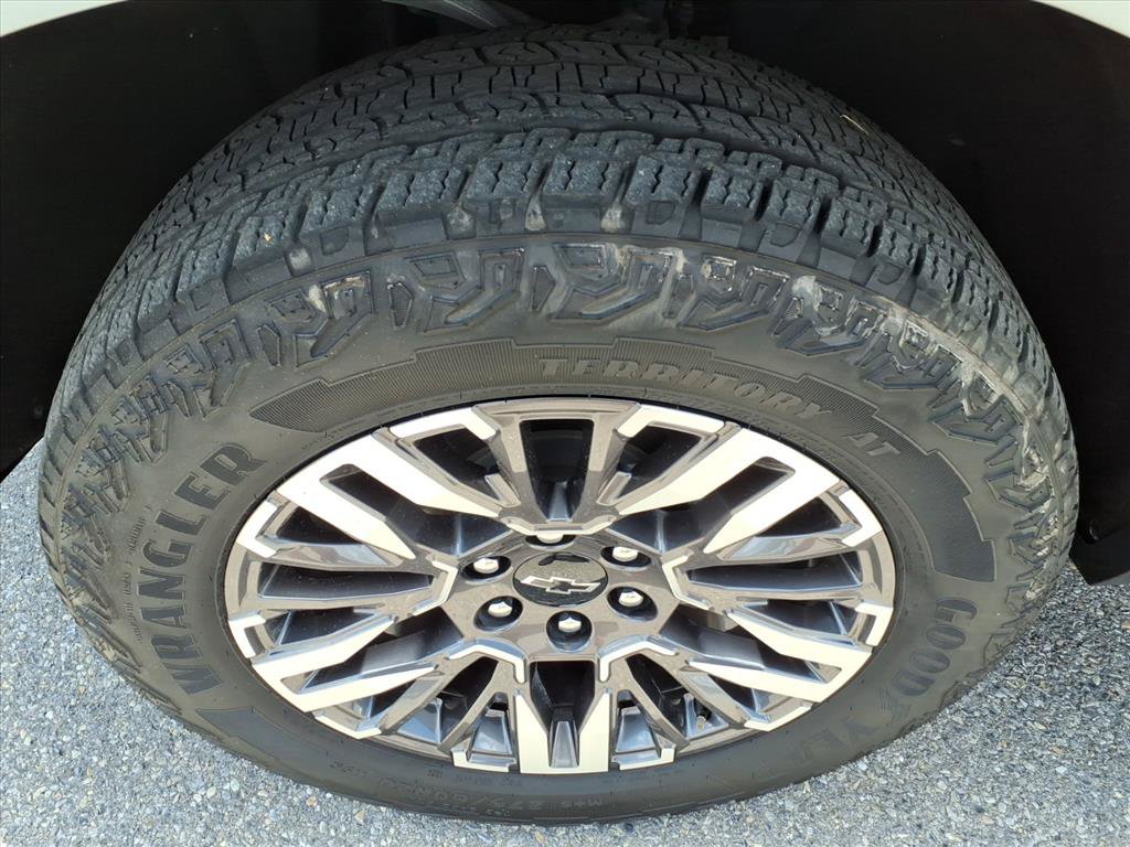 Certified 2025 Chevrolet Suburban Z71 AWD/4WD image 10