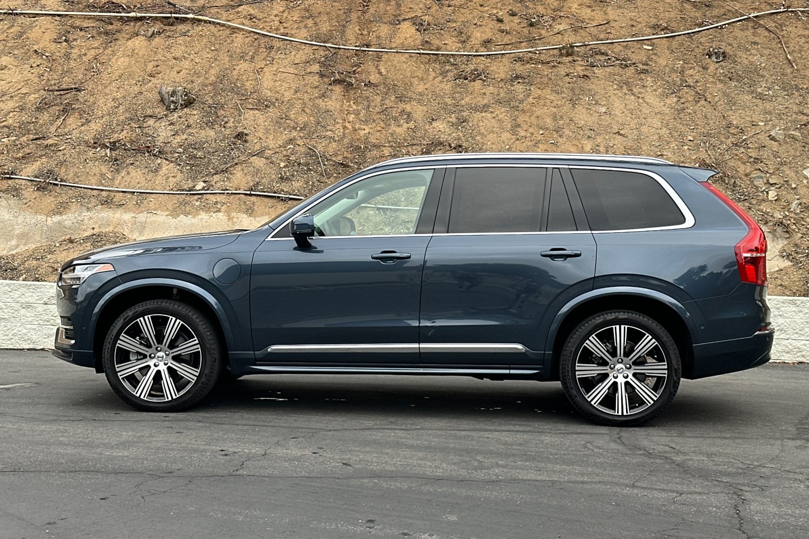 Used 2025 Volvo XC90 T8 Plus AWD/4WD image 7