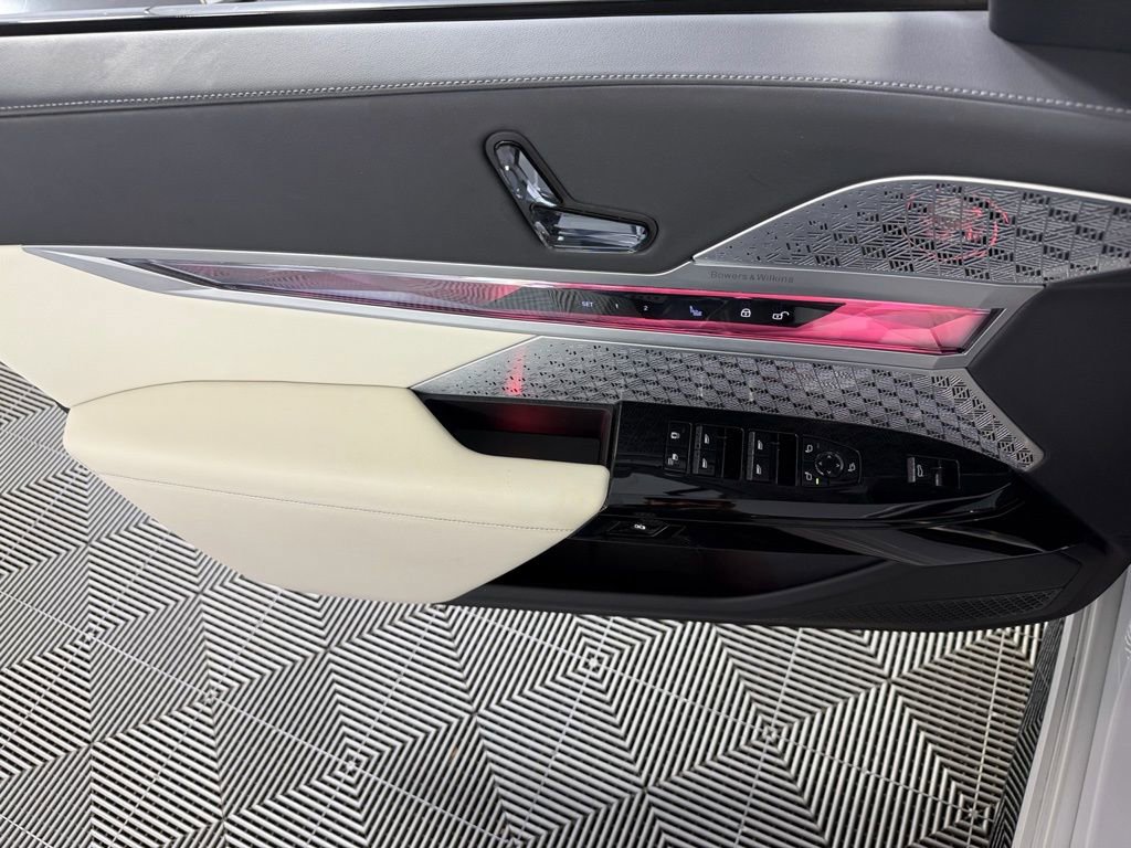 Used 2023 BMW 740i w/ Executive Package image 26