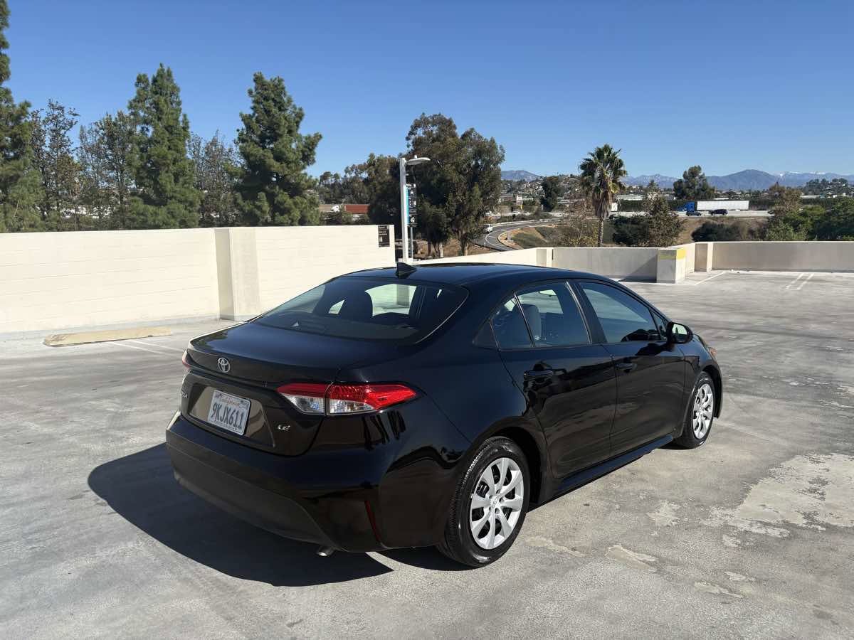 Used 2024 Toyota Corolla LE image 32