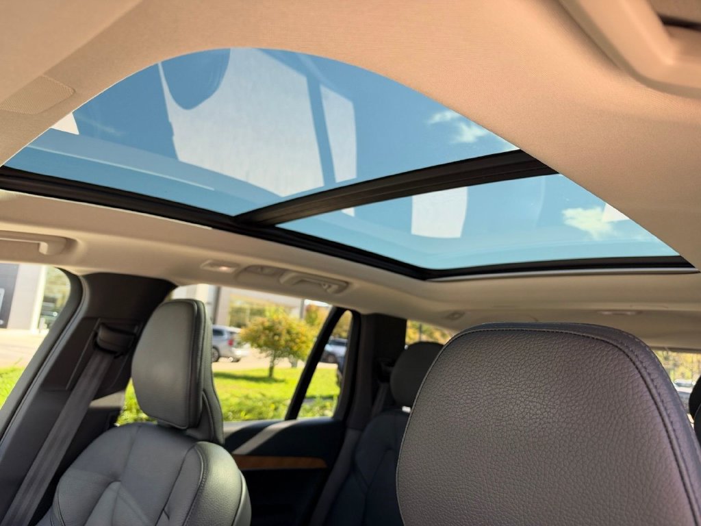 Certified 2024 Volvo XC90 B6 Plus w/ Protection Package Premier AWD/4WD image 7
