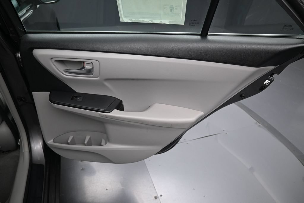 Used 2016 Toyota Camry LE FWD image 30