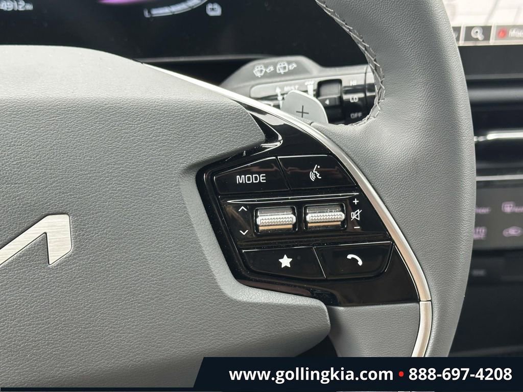 Certified 2025 Kia Niro EX FWD image 21