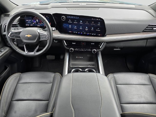 Used 2025 Chevrolet Suburban Premier AWD/4WD image 17