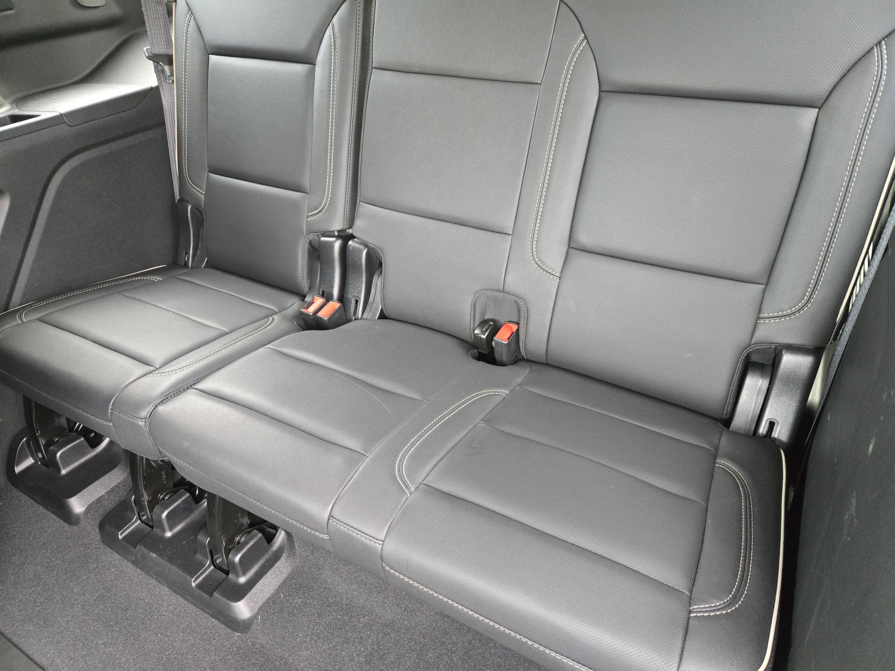 Used 2023 GMC Yukon SLT image 32