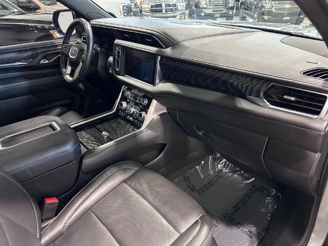 Used 2023 GMC Yukon XL Denali w/ Denali Reserve Package AWD/4WD image 18