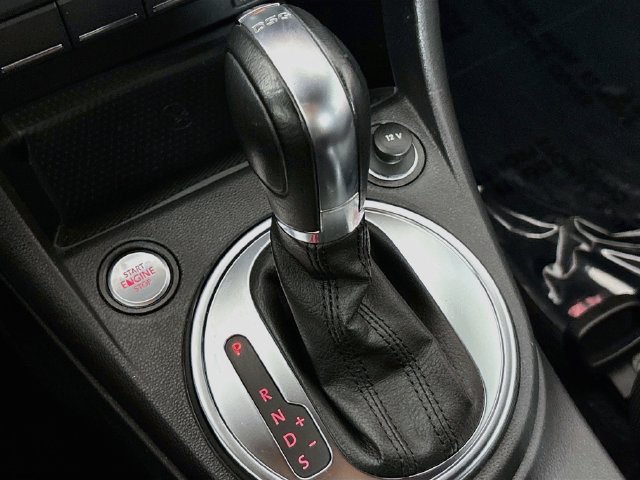 Used 2013 Volkswagen Beetle TDI FWD image 15