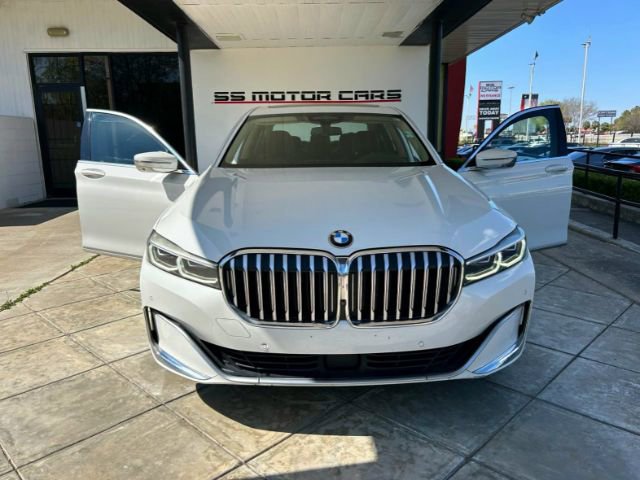 Used 2022 BMW 740i w/ Luxury Rear Seating Package image 6