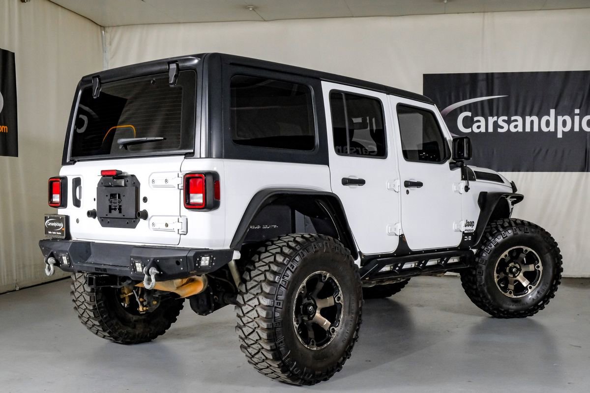 Used 2018 Jeep Wrangler Unlimited Sahara AWD/4WD image 7