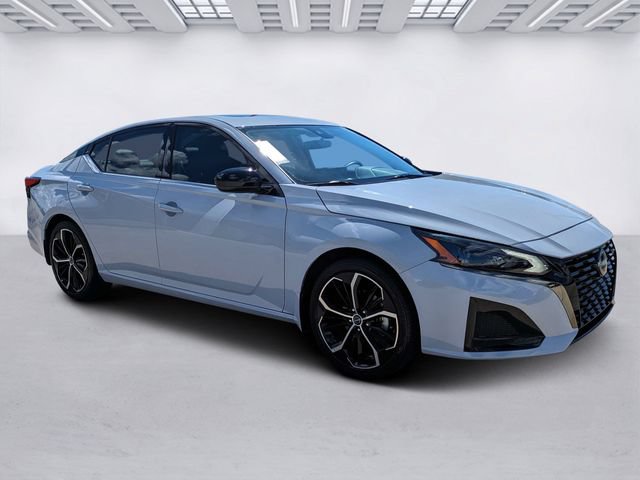 Used 2024 Nissan Altima 2.5 SR w/ SR Premium Package FWD image 1