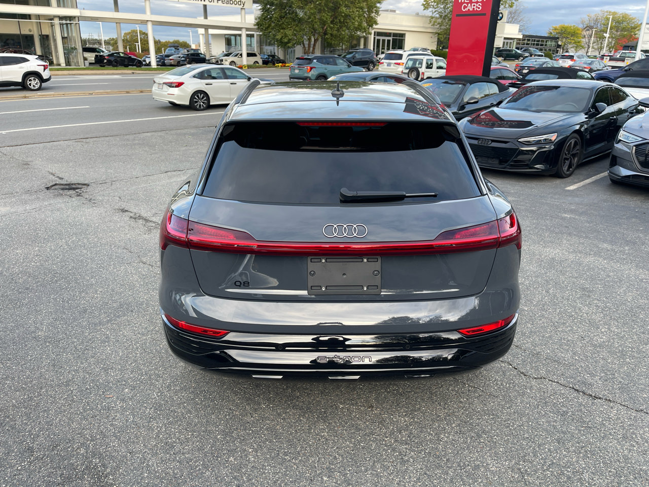 Used 2024 Audi Q8 e-tron Premium Plus w/ Premium Plus Package image 20