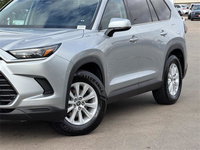 Certified 2025 Toyota Grand Highlander FWD image 3