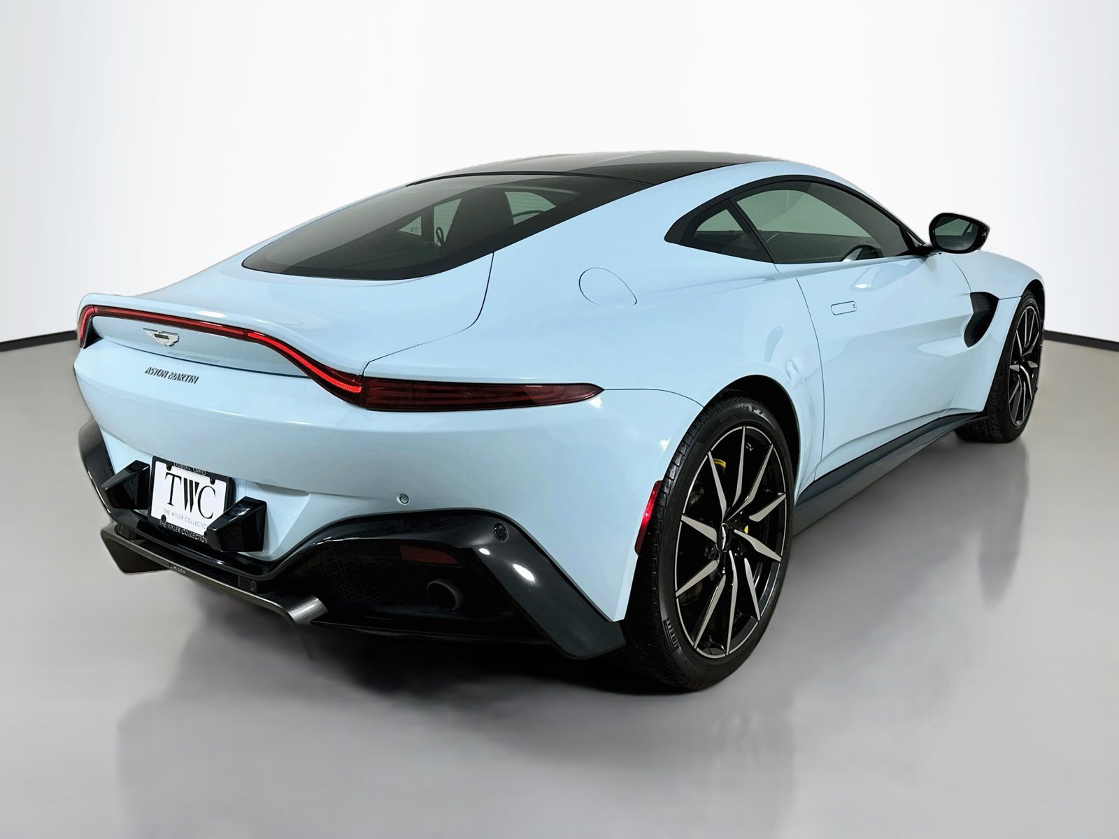 Used 2019 Aston Martin V8 Vantage Coupe RWD image 5