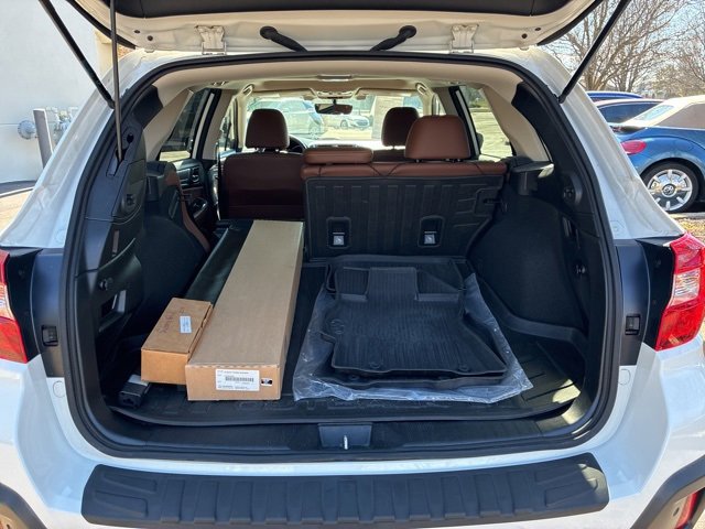 Used 2018 Subaru Outback 3.6R Touring w/ Popular Package #3 image 5