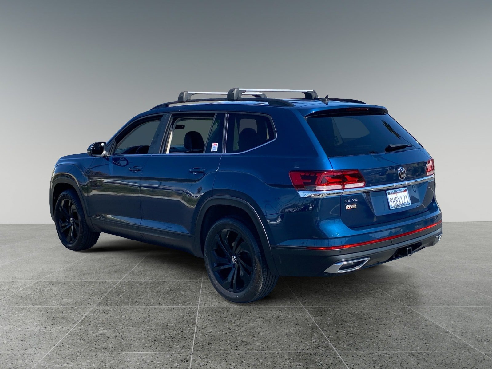 Used 2023 Volkswagen Atlas SE w/ Panoramic Sunroof Package FWD image 3