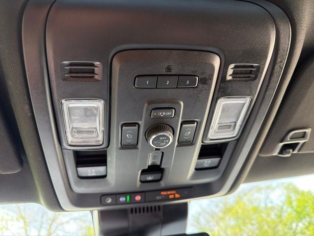 Used 2024 GMC Yukon Denali AWD/4WD image 13