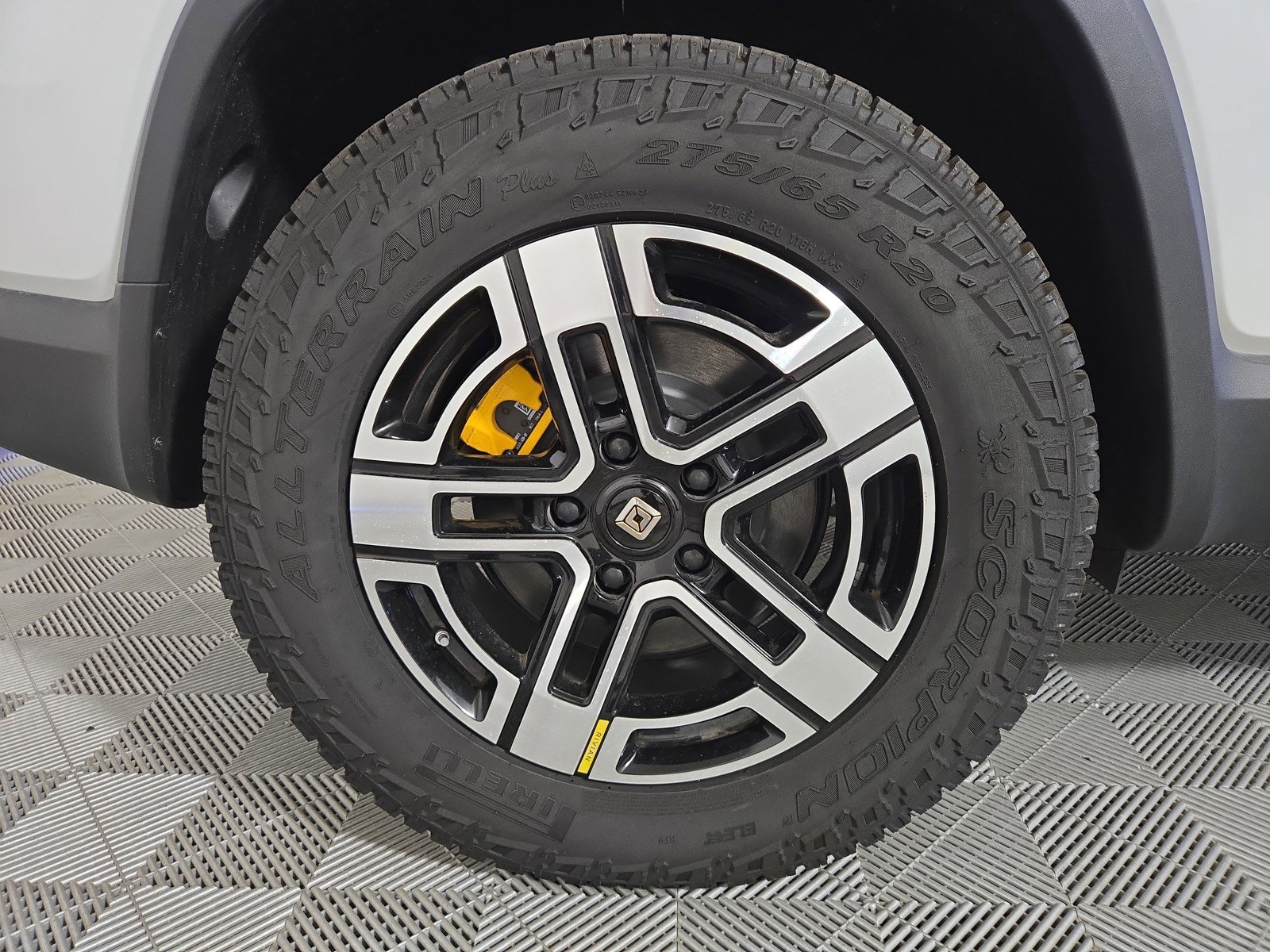 Used 2023 Rivian R1S Launch Edition AWD/4WD image 12