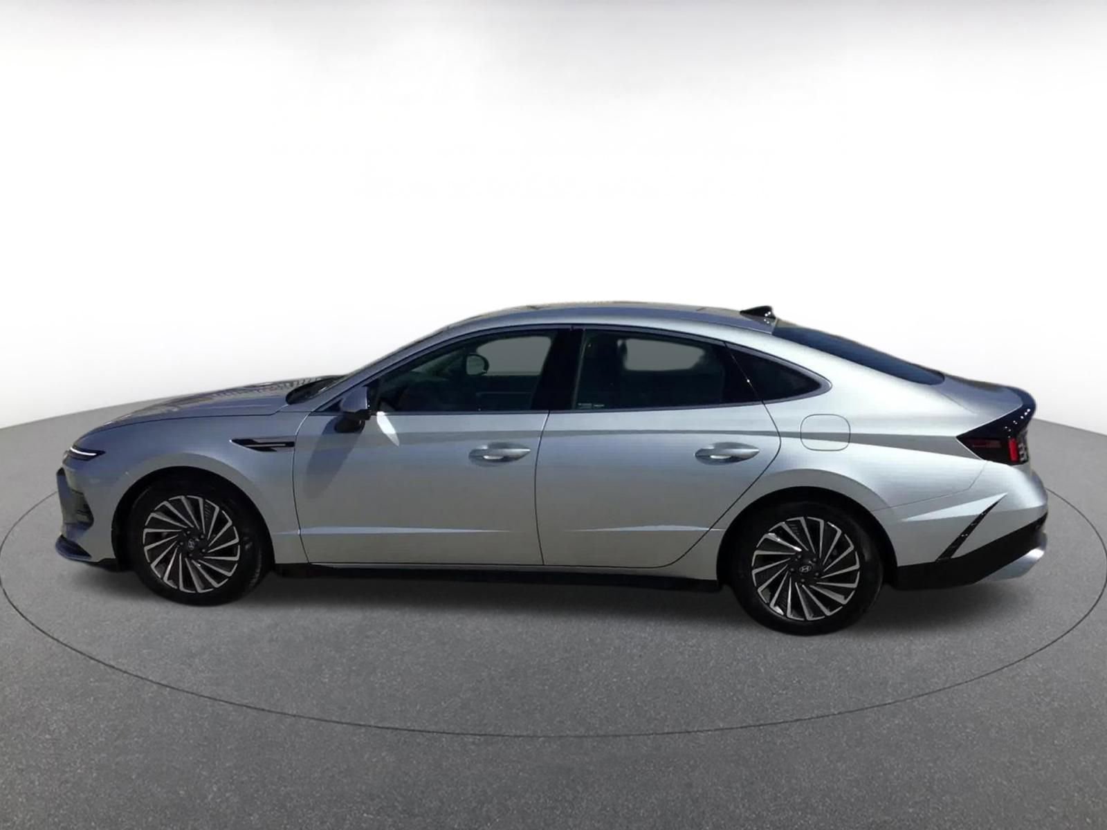 Used 2025 Hyundai Sonata SEL FWD image 9