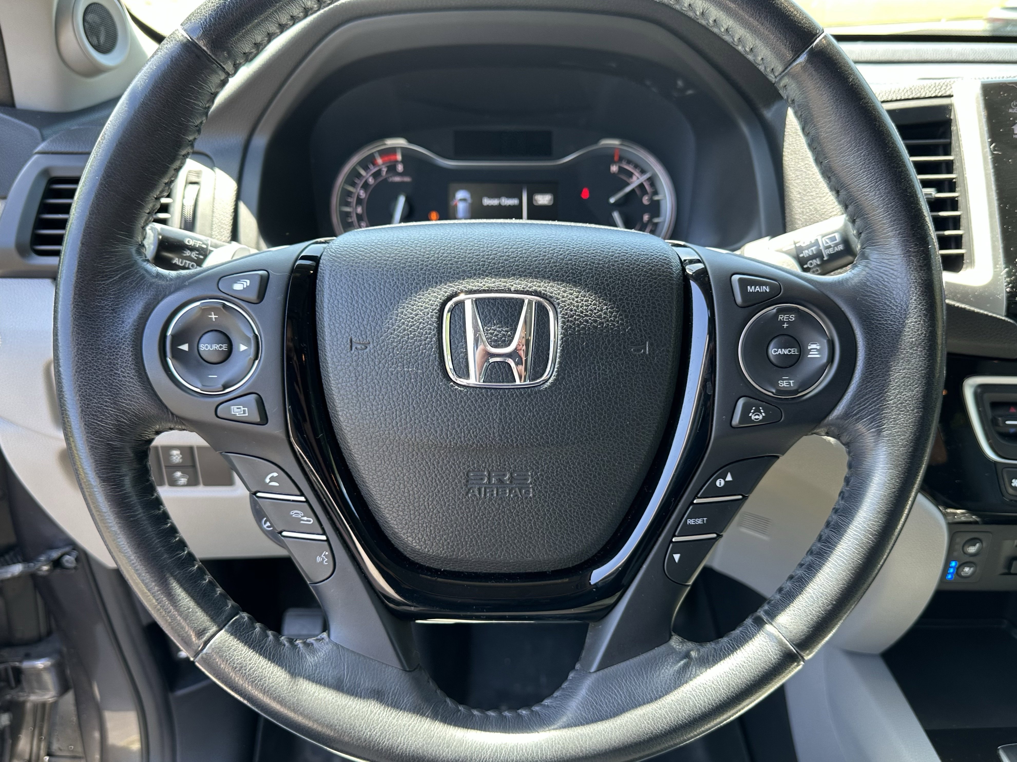 Used 2017 Honda Pilot Elite image 6