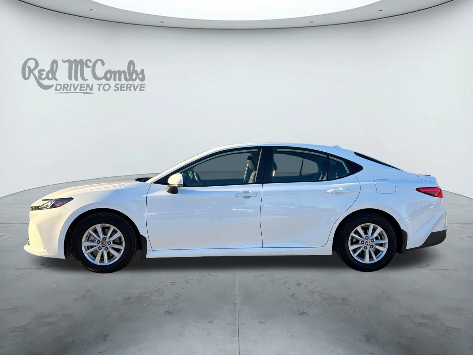 Used 2025 Toyota Camry LE image 2