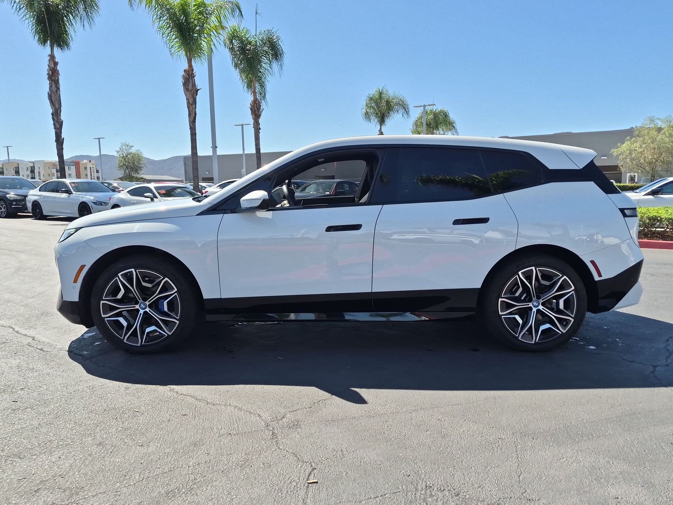 Certified 2025 BMW iX xDrive50 AWD/4WD image 7