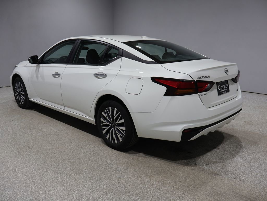 Used 2025 Nissan Altima 2.5 SV AWD/4WD image 4